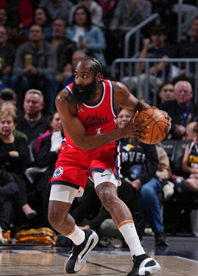 包含芝加哥公牛训练开放日,今晚主帅复盘引欢呼,NBA季后赛在即,赛程密集仍需轮换的词条-爱游戏赛事直播