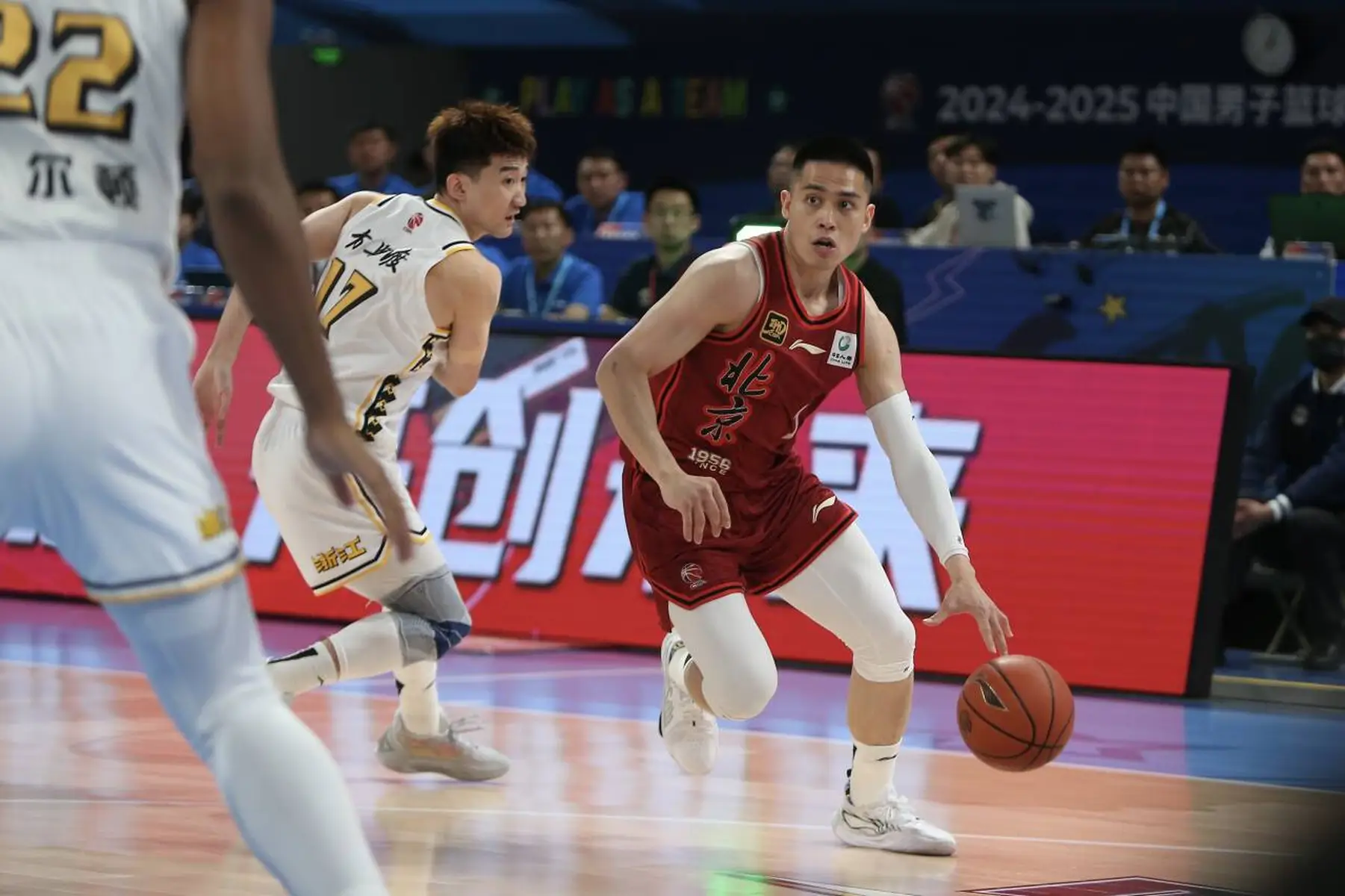 包含赛地聚焦：CBA常规赛清晨热度飙升；曼城临场应变；底气十足；球队文化再被提及的词条