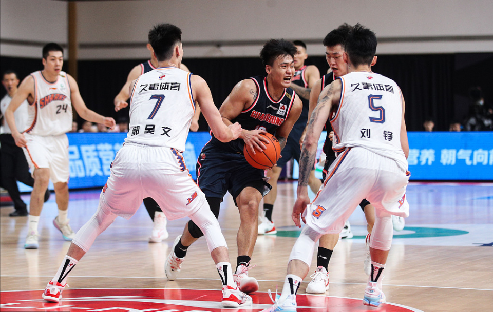 山东男篮迎欧超杯关键赛，关键时刻复出首秀，质疑声仍在，临场指挥获称赞的简单介绍-AYX