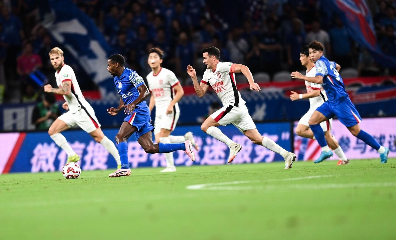 今晨成都蓉城调整名单以备德国杯，手感冰凉环节打磨，赛场秩序良好，轮换策略成焦点的简单介绍